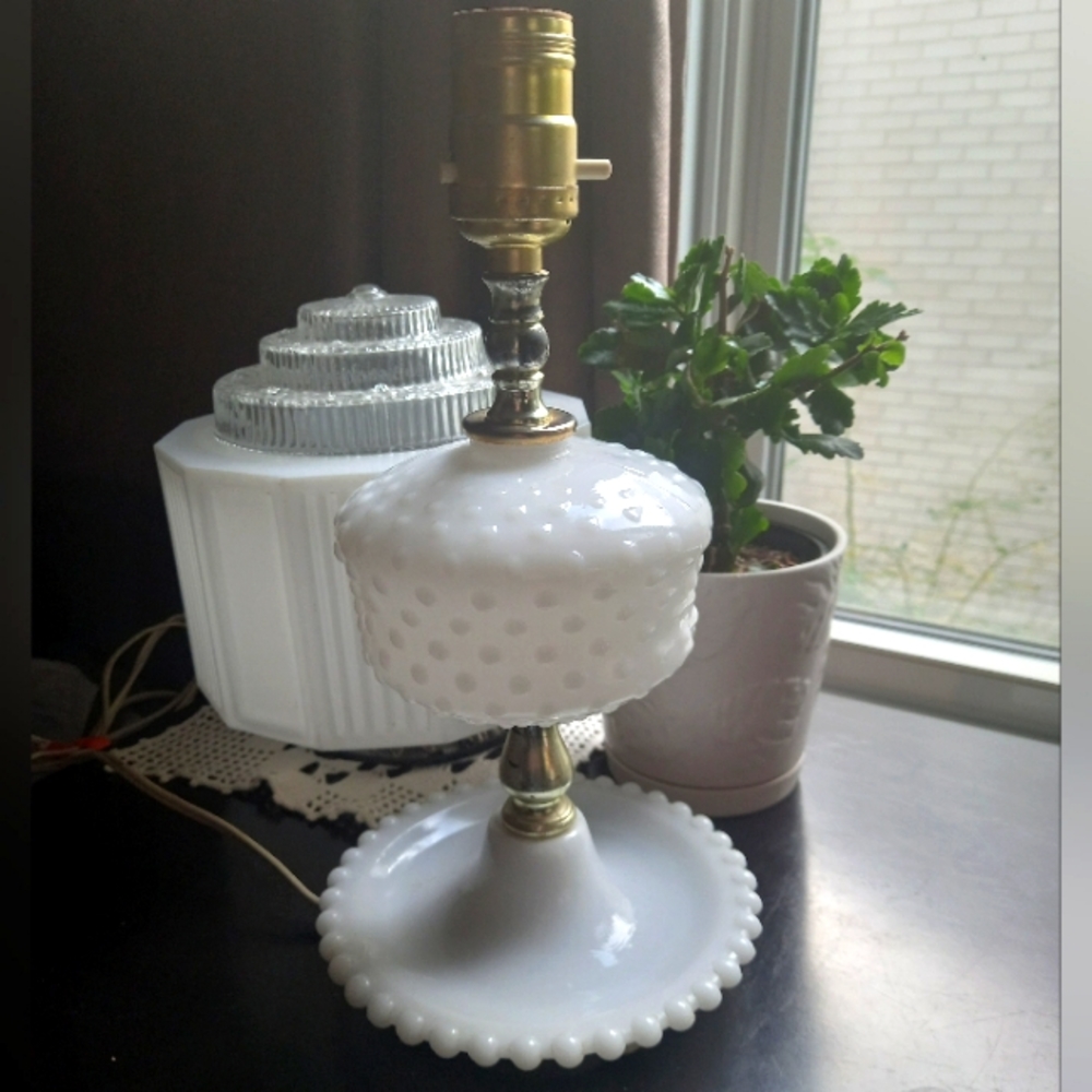 Vintage White Glass Hobnail design lamp
